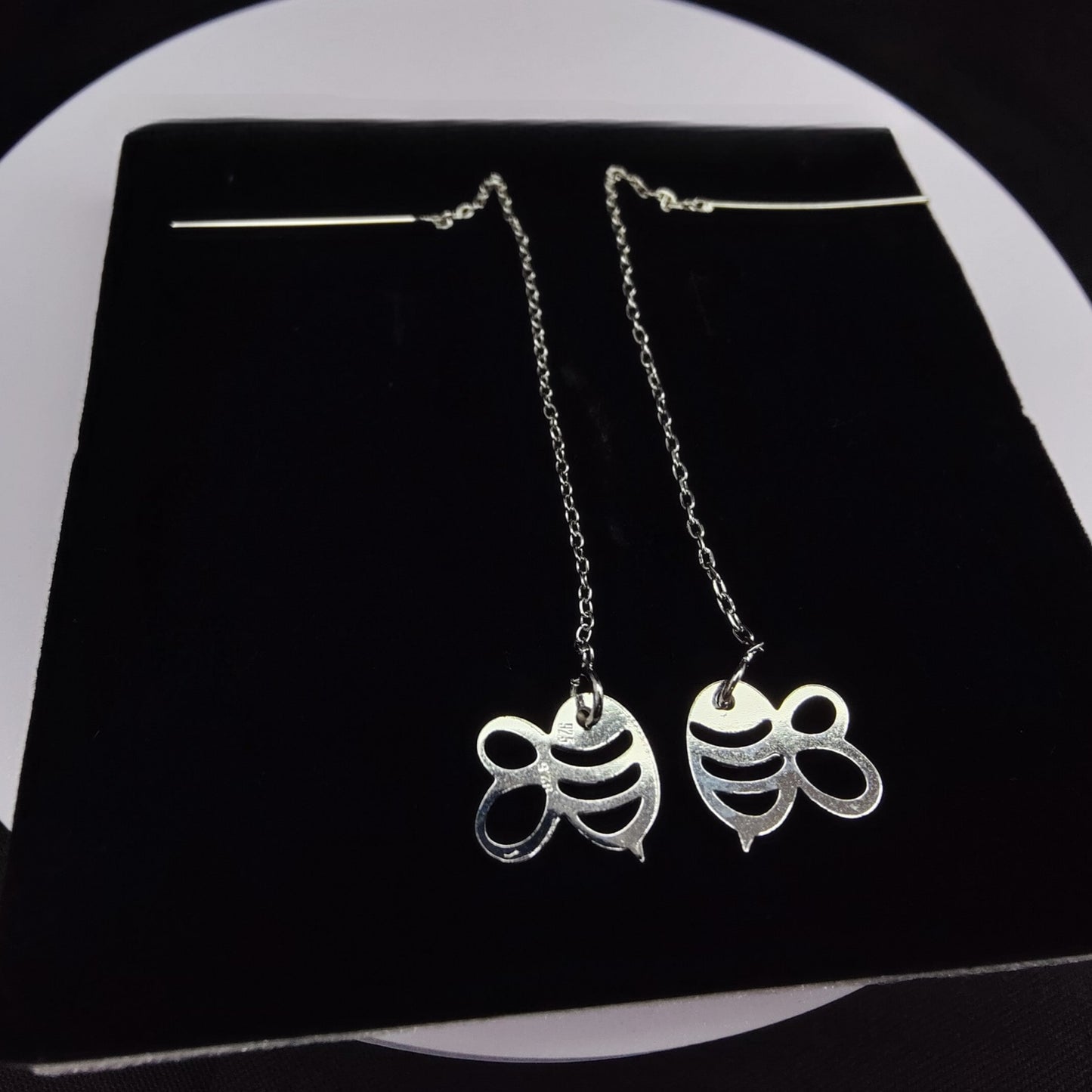 Buzzing Beauty Sui Dhaga Earring