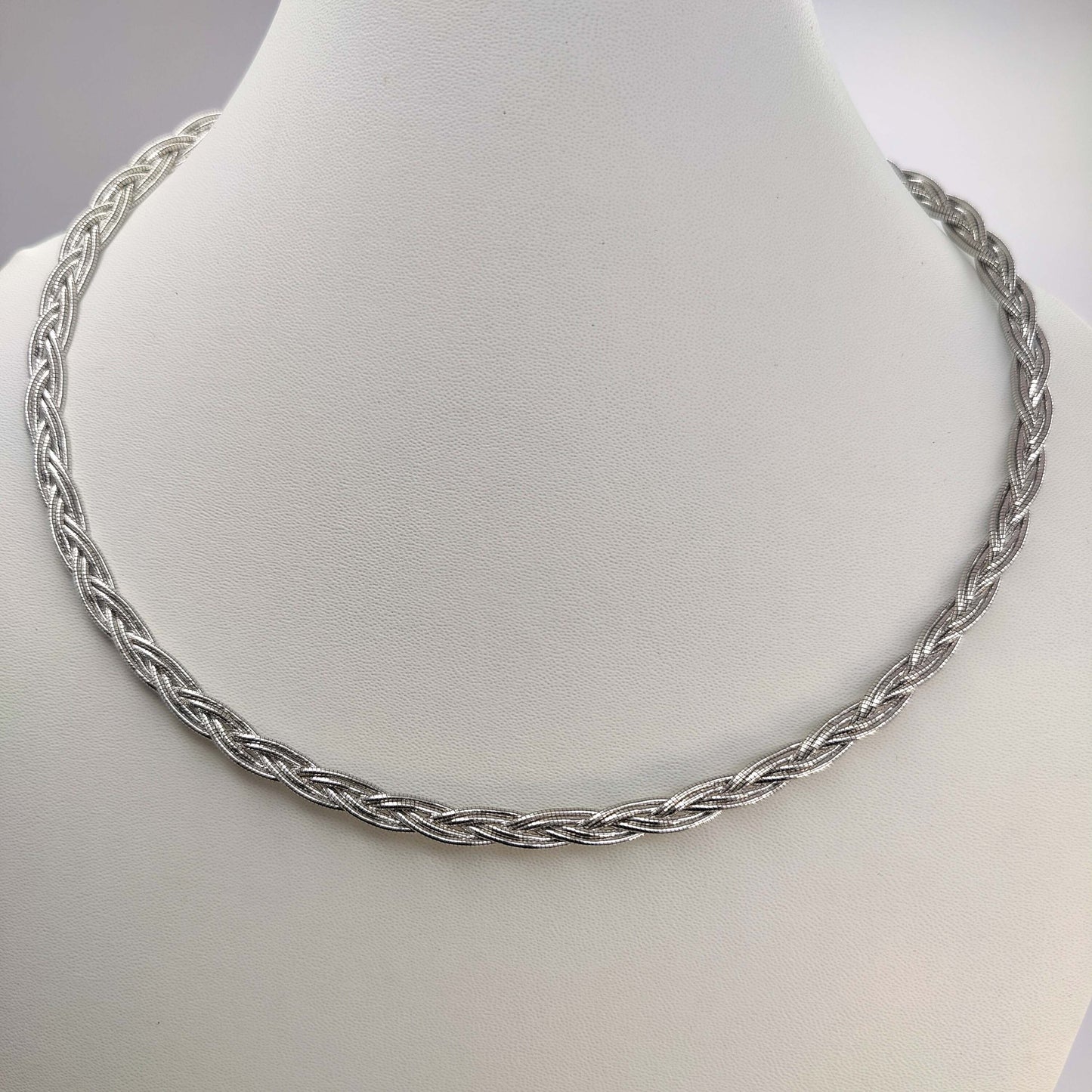 Bella Gleam Neckpiece