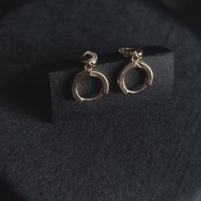Oval Allure